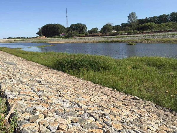 深圳河道護(hù)坡雷諾護(hù)墊圖片2